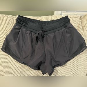 Lululemon size 6 Hotty Hot Short Black
